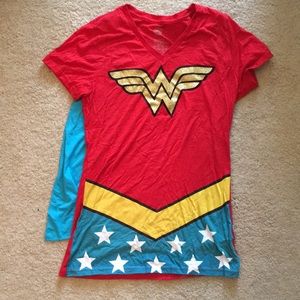 Wonder women t-shirt with detachable cape